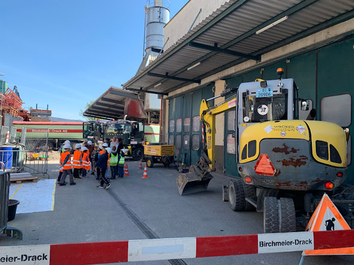 Bagger und Lastwagen