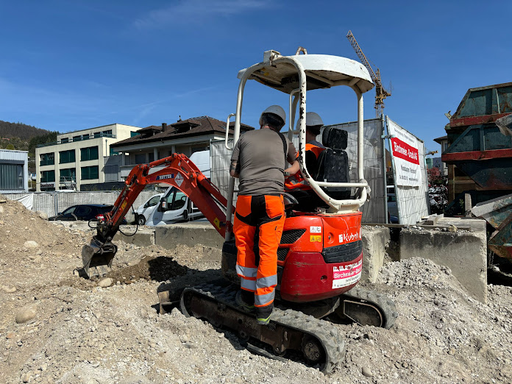 Bagger und Lastwagen